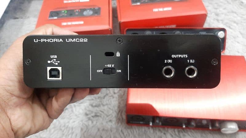 Behringer UMC22 USB Audio Interface 2