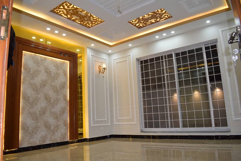 10 Marla like new luxury upper portion For rent In bahria town lahore 0