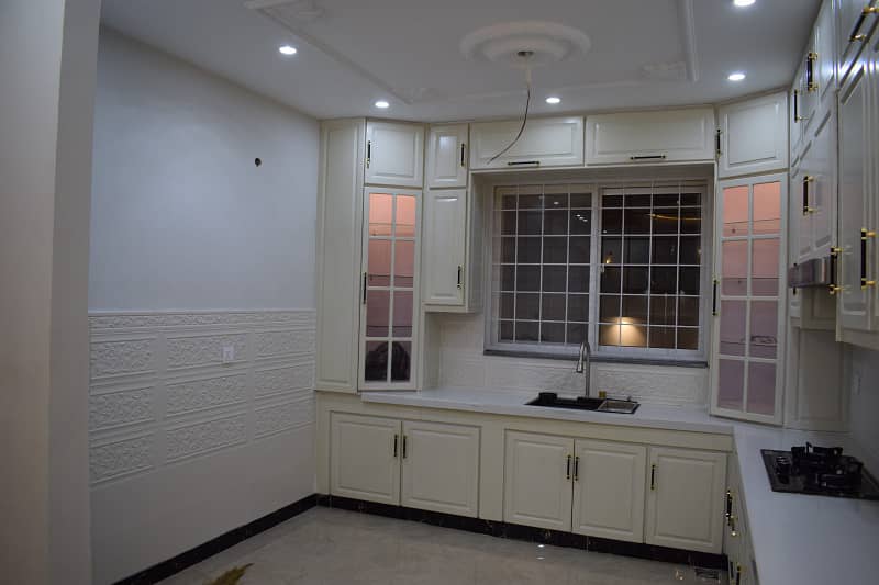 10 Marla like new luxury upper portion For rent In bahria town lahore 1