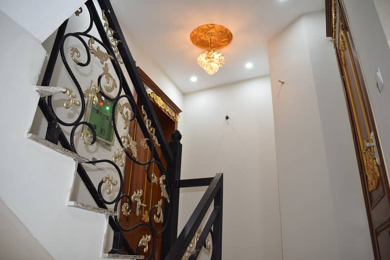 10 Marla like new luxury upper portion For rent In bahria town lahore 4