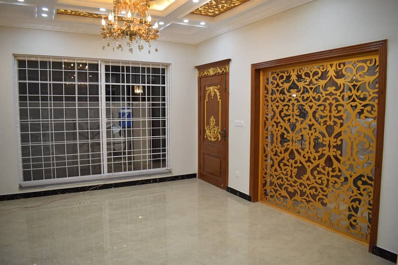 10 Marla like new luxury upper portion For rent In bahria town lahore 13