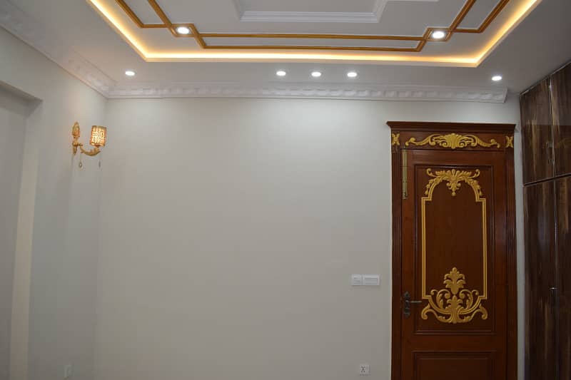 10 Marla like new luxury upper portion For rent In bahria town lahore 17