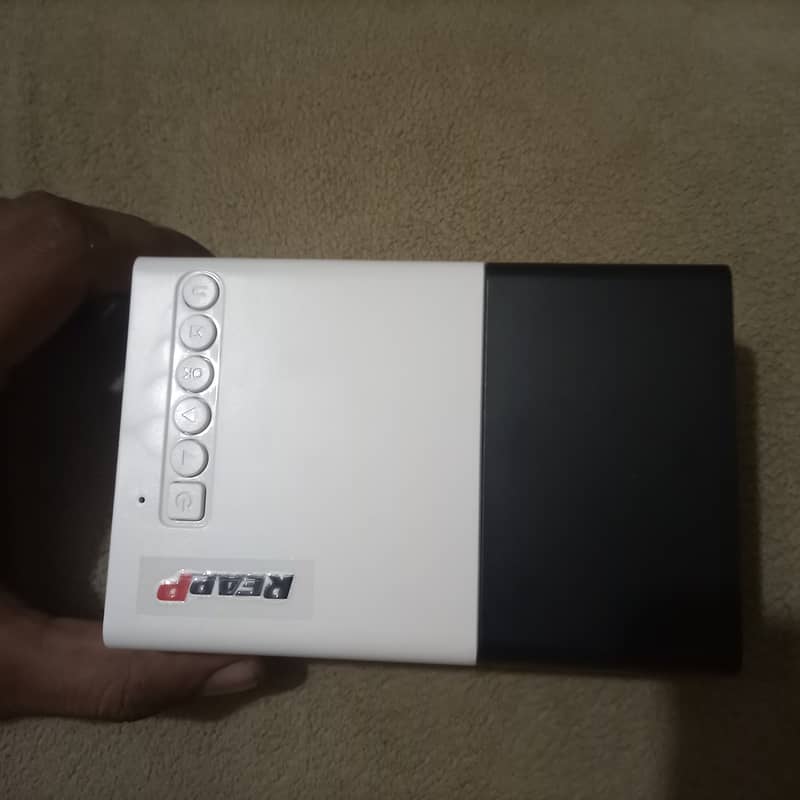 Mini Portable Projector for Sale available in market competitive Price 3