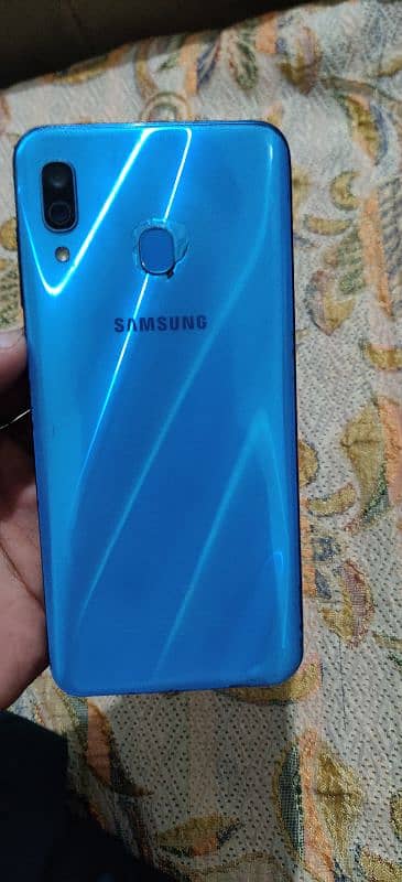 Samsung Galaxy A30 6