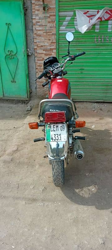 I am selling Suzuki 125 original condition 3