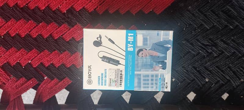 Headphones and Vlogging Mic 5