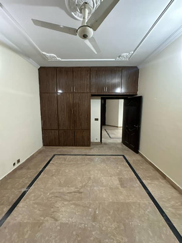 Portion for rent location Gulraiz 1 2bed tv lounge drawing room 3bath kichan teras pani bijli gas sab available hai 2