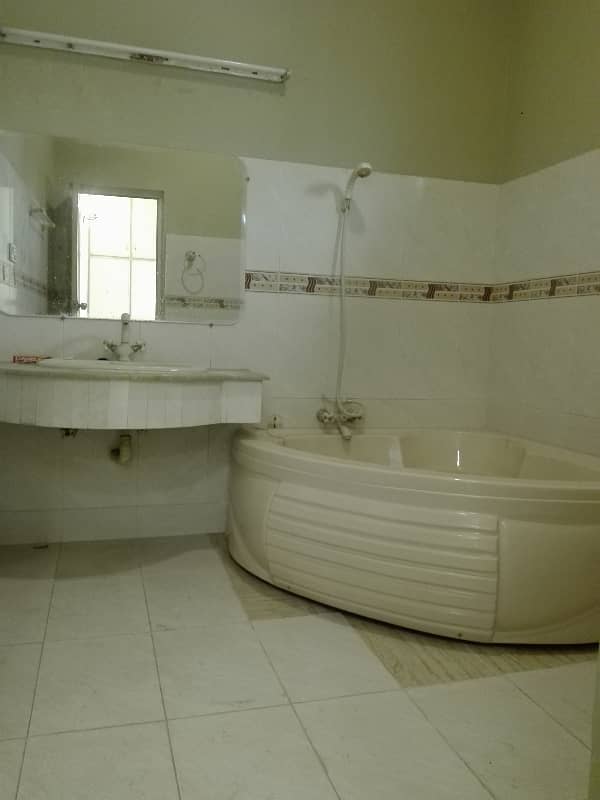 1 Kanal Lower Portion For rent In Marghzar Officers Colony 3