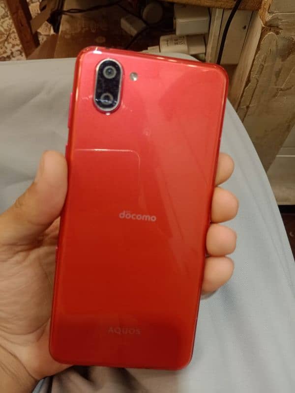 Aquos R3 0