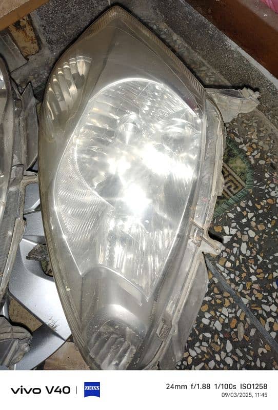 Toyota Passo 2007 Head lights 1