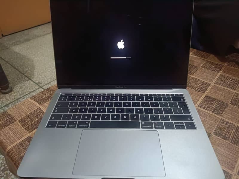 MacBook Pro 2017 | 13 Inch | 8GB RAM 1