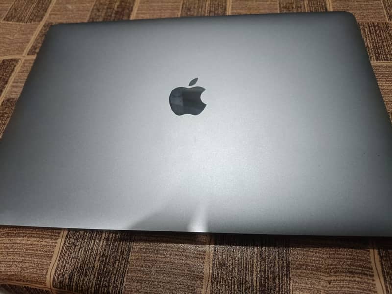 MacBook Pro 2017 | 13 Inch | 8GB RAM 4