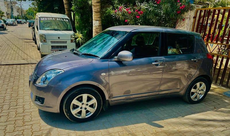 Suzuki Swift DLX 2018 (Automatic) 1