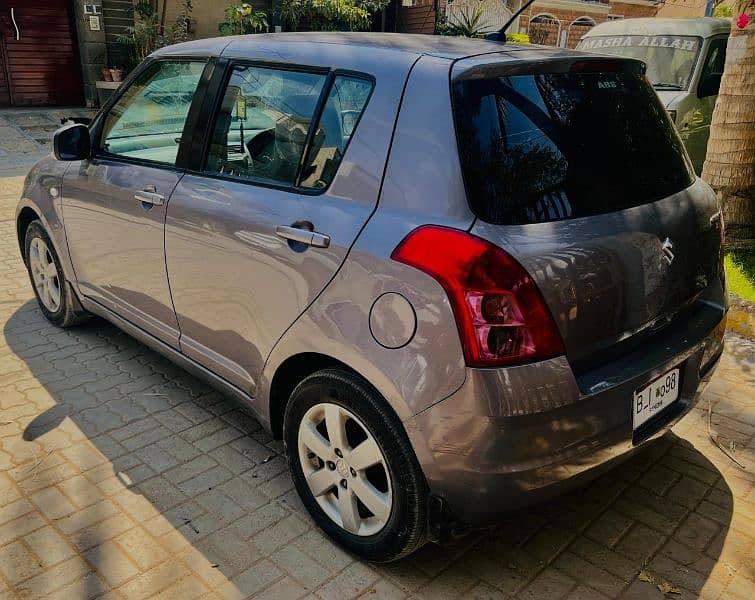 Suzuki Swift DLX 2018 (Automatic) 3