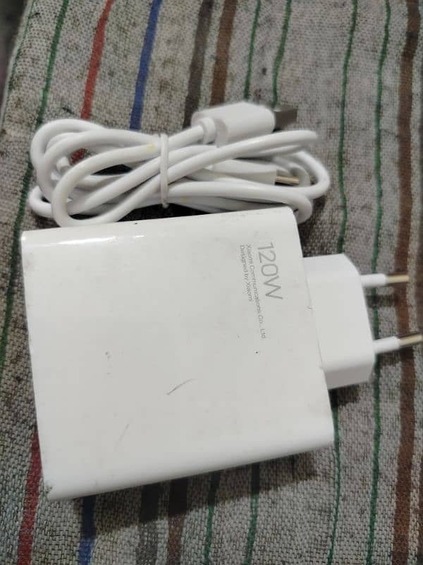 charger and type c cable branded 0