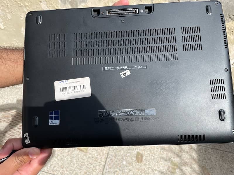 Dell Latitude E7470 1