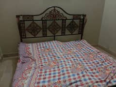 king size iron bed