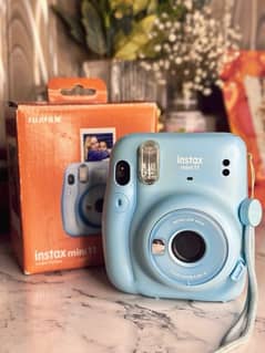 Fujifilm Instax Mini 11 (Sky Blue) - Complete Set with Accessories