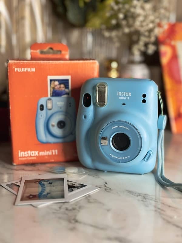 Fujifilm Instax Mini 11 (Sky Blue) - Complete Set with Accessories 1