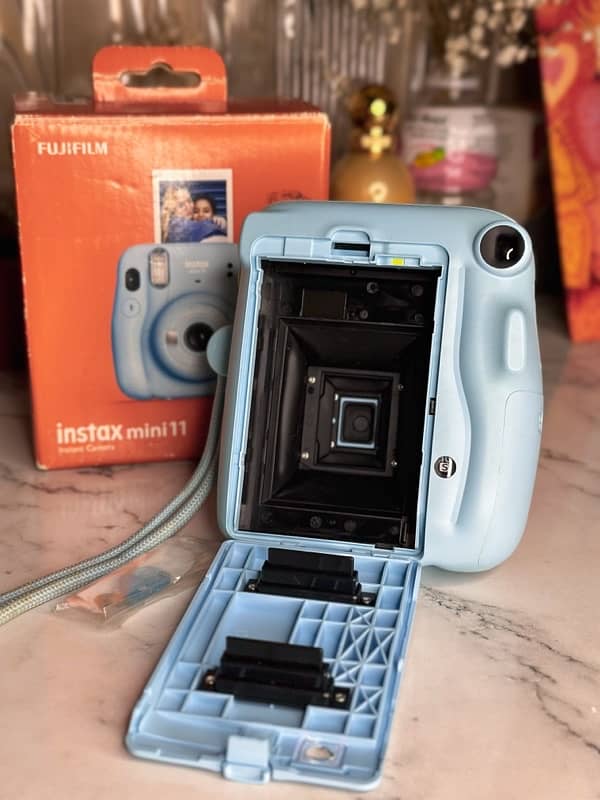 Fujifilm Instax Mini 11 (Sky Blue) - Complete Set with Accessories 5