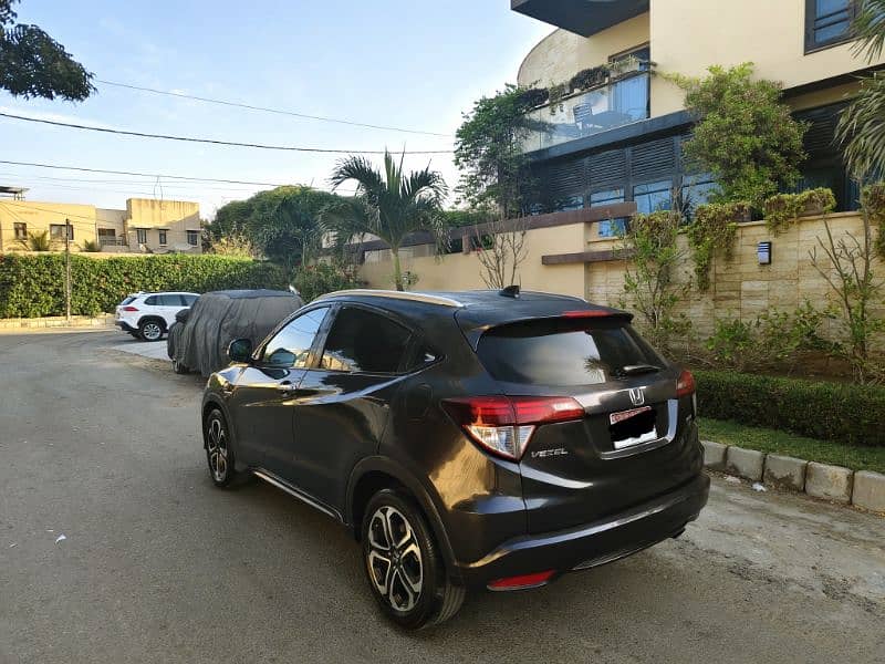 HONDA VEZEL *Z* PACKAGE WHITE INTER. MODEL 2014 REG. 2019 ONLY 74000 KM 3