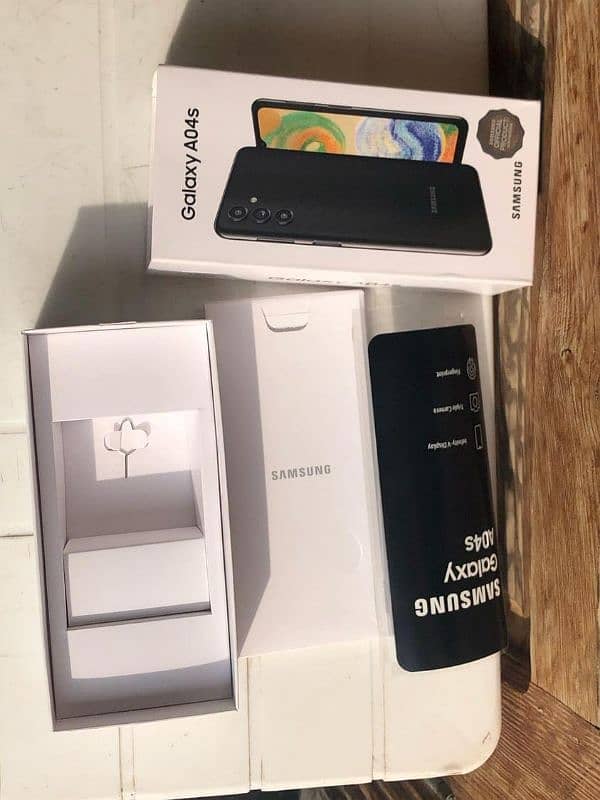 I am selling Samsung mobile 10