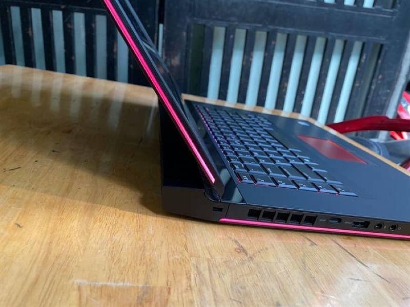 Model Name - Alienware 15 R4 3