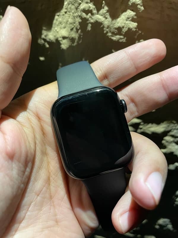 Apple watch series 9 45mm warranty till 20th june 0