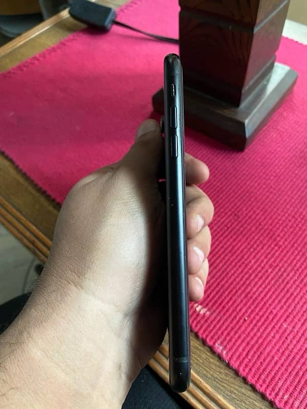 IPhone XR 64 GB NON PTA 4