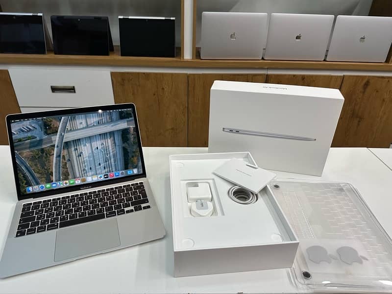 MacBook Air 2020 | 13 inches | M1-Chip | 8GB With 256 GB Storage 0