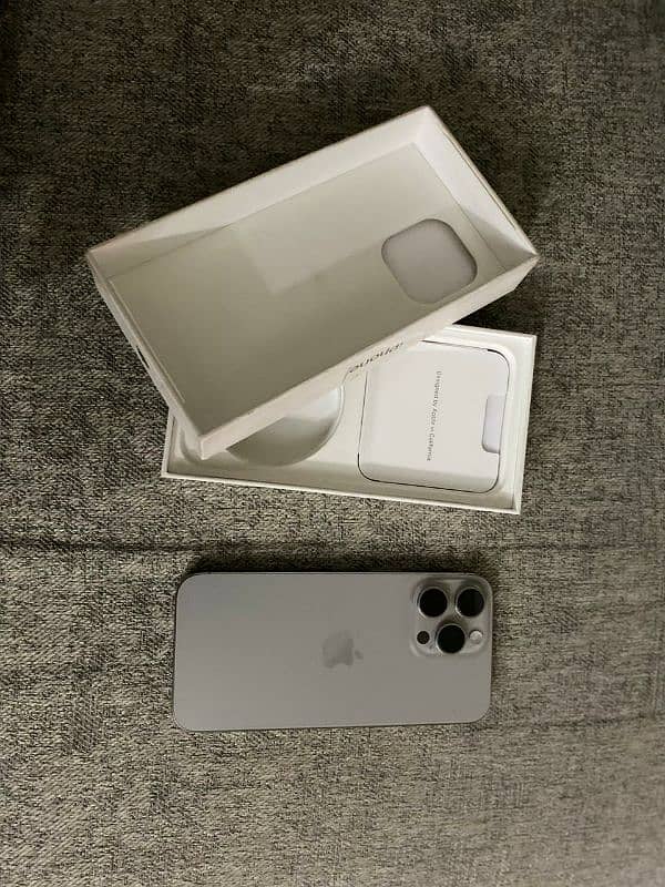 iphone 15 pro max 256 gb  Non Pta physical + esim 5