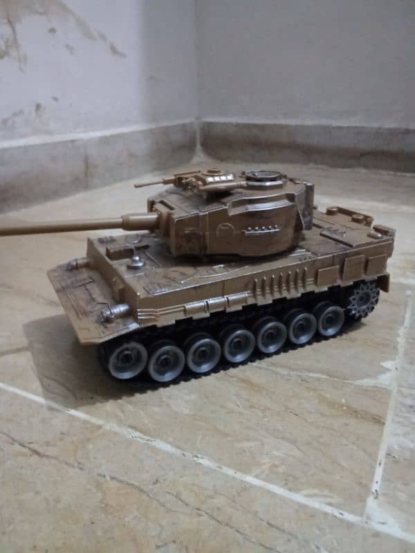 Rc Tank With 360 rotation and light With Chargeable Battery 0