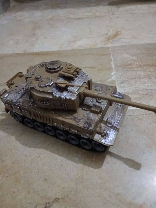 Rc Tank With 360 rotation and light With Chargeable Battery 1