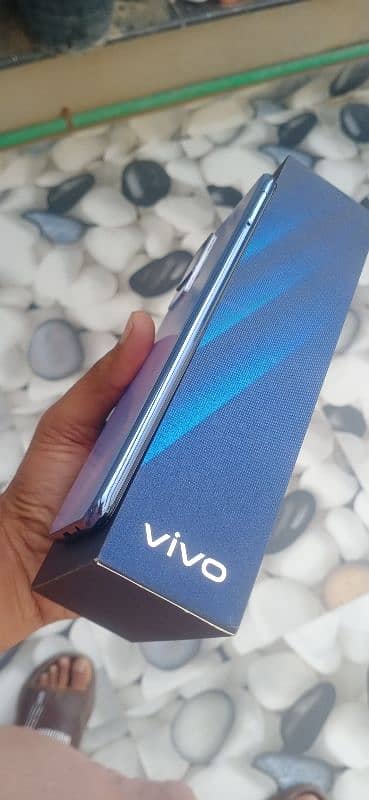 vivo v21e 8+128gb with box charger 3