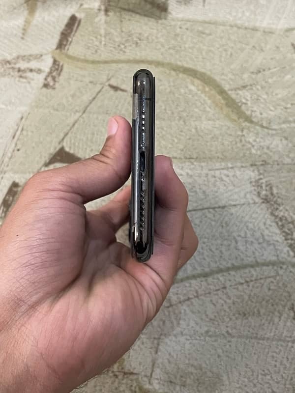 iPhone 11 Pro Max - PTA & Waterpacked 3