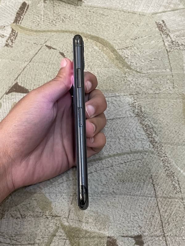 iPhone 11 Pro Max - PTA & Waterpacked 4