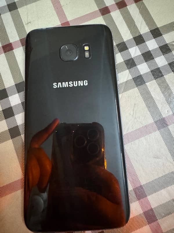 S7 Edge Samsung phone 32 gb ram 0