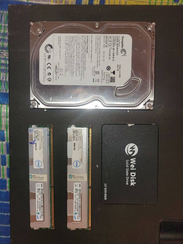 SSD 256 GB, HDD 500GB, RAM8GB X 2 1