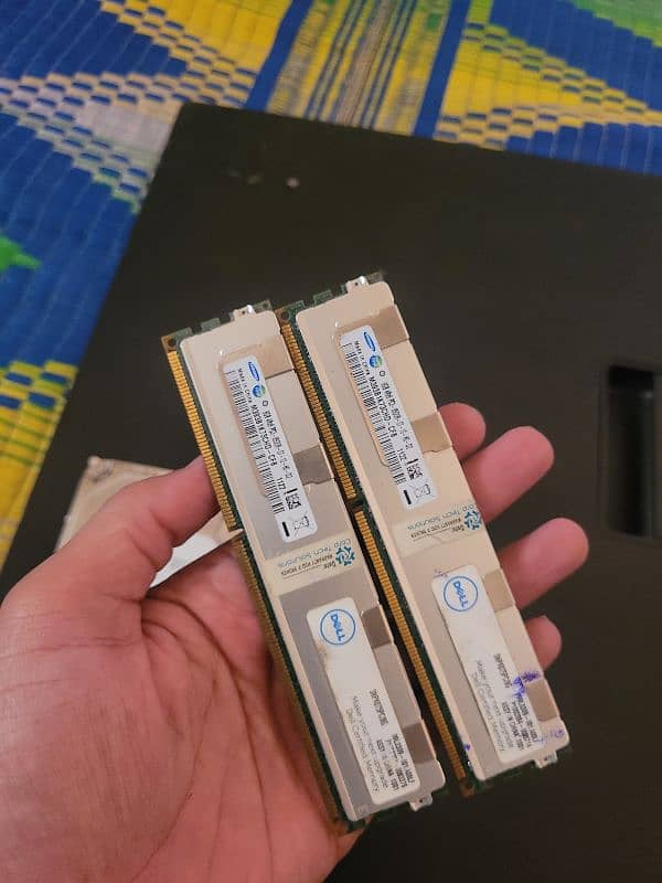 SSD 256 GB, HDD 500GB, RAM8GB X 2 4