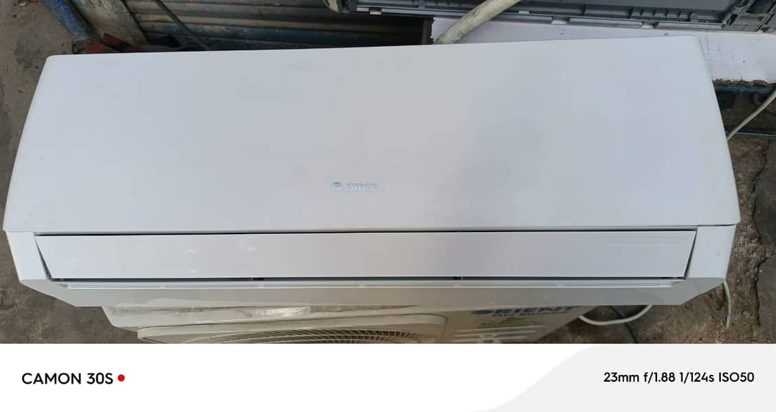 Gree 1 ton DC inverter AC 0