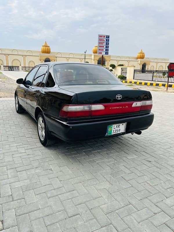 Toyota Corolla XE 2000 5