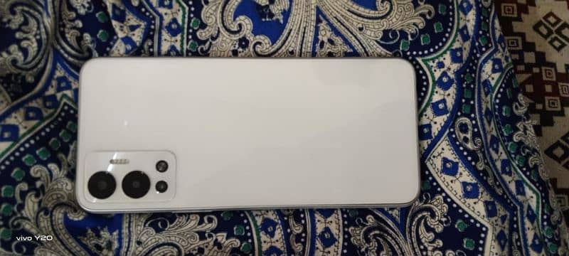 Infinix Mobile phone color white 0