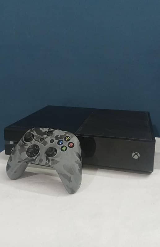 Xbox 1  Fine condition Contact on whatsapp 2