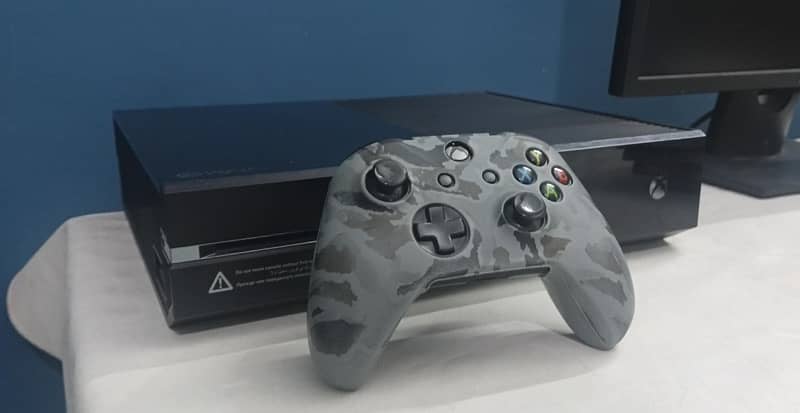 Xbox 1  Fine condition Contact on whatsapp 4