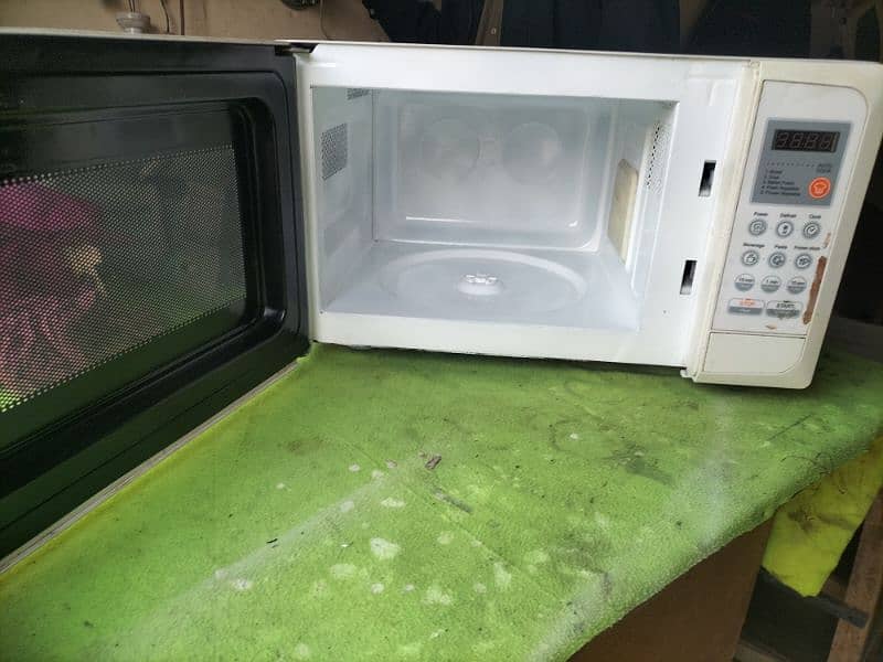 Microwave Oven 1