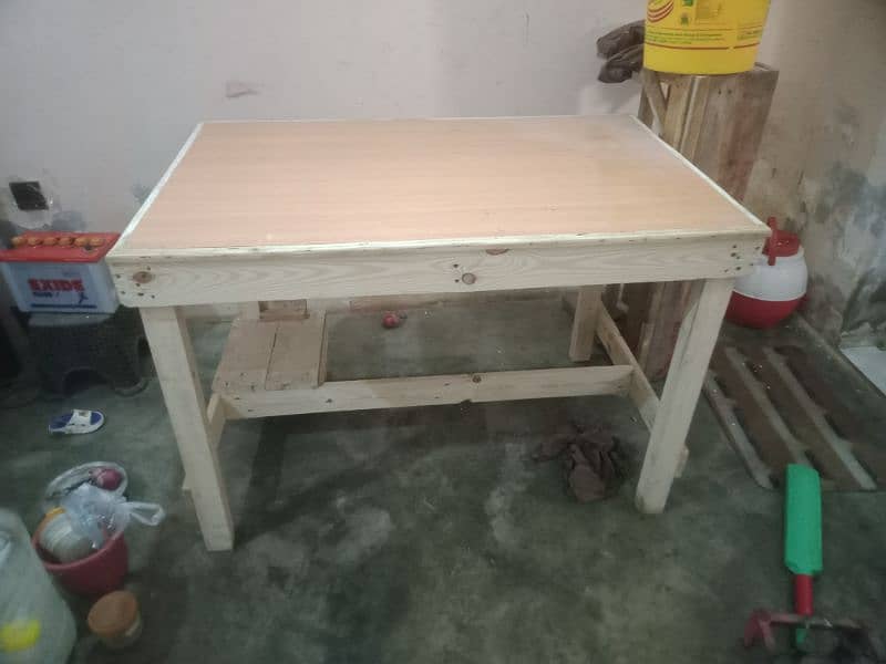 working table Brand new condition 1