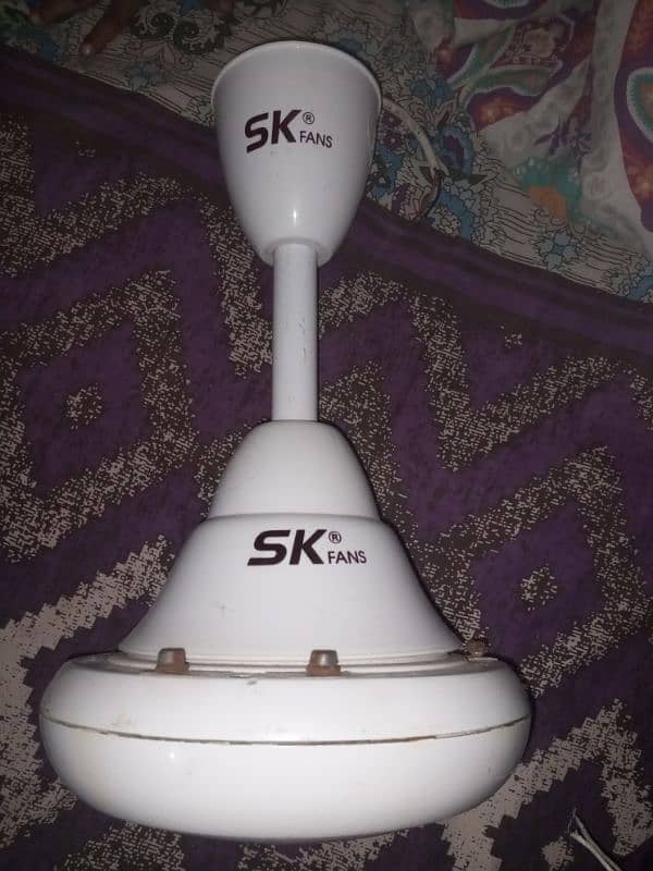 Ceiling Fan available for sale in excellent condition 0