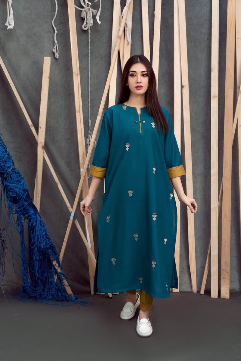 Classic Embroidered Lawn 2PC Suit – Premium Summer Outfit 19