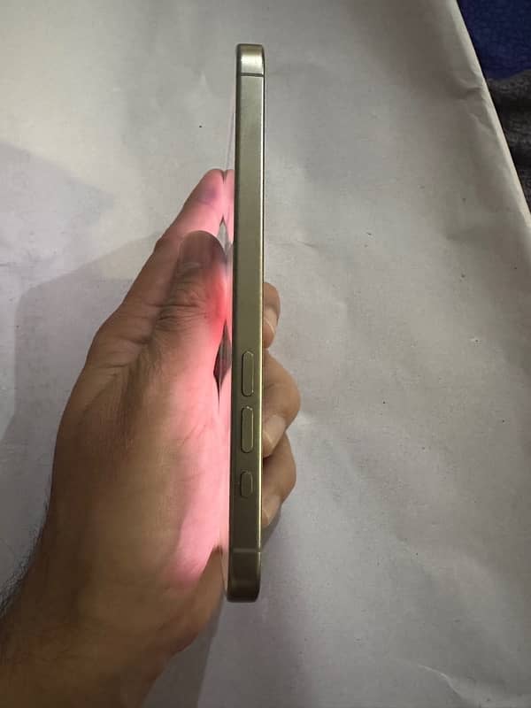 I phone 15 pro Max 256 gb natural Titanium LLA Model 4