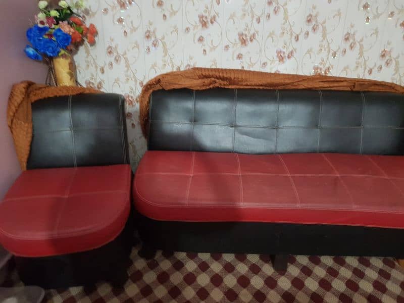 red sofa set 0